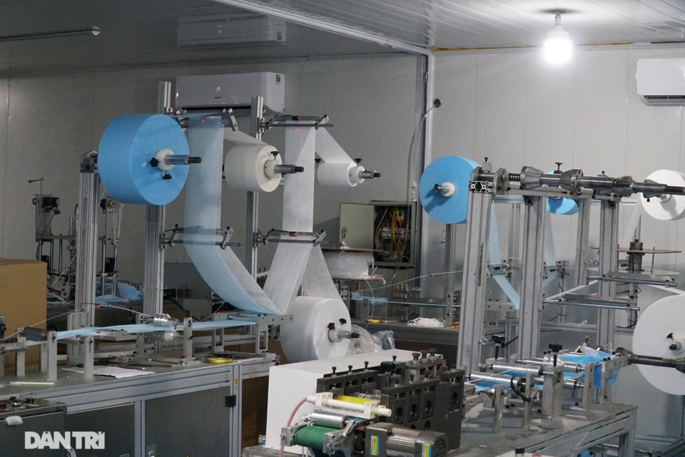 Đột nhập cơ sở sản xuất khẩu trang “siêu bẩn” giữa mùa dịch Covid-19 - 8 Đột nhập cơ sở sản xuất khẩu trang “siêu bẩn” giữa mùa dịch Covid-19 - 8