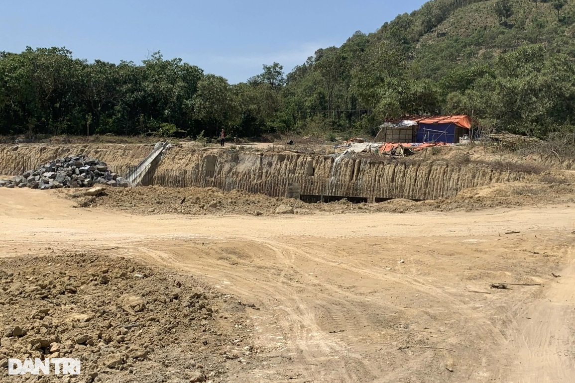 Chủ tịch huyện bị dân tố hứa lèo: Hứa sai thì phải xin lỗi - 2 Chủ tịch huyện bị dân tố hứa lèo: Hứa sai thì phải xin lỗi - 2