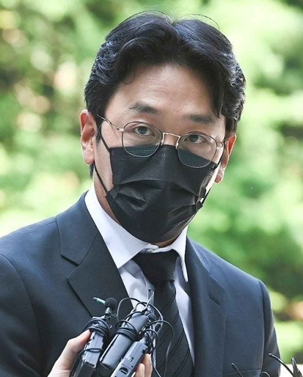 Ông hoàng phòng vé Ha Jung Woo bị phạt hơn 25.000 USD - 2 Ông hoàng phòng vé Ha Jung Woo bị phạt hơn 25.000 USD - 2