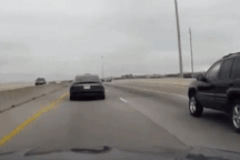 Tài xế chủ quan để xe Tesla tự lái, gây tai nạn