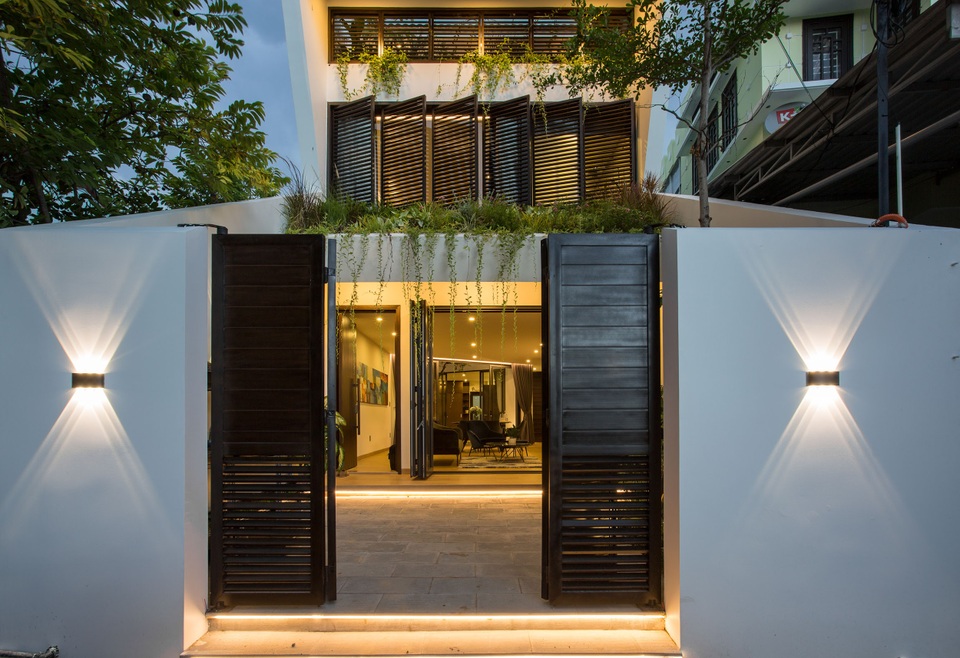 Cuộc sống thư thái trong căn nhà thủng mái độc lạ của gia đình ở Hội An - 4