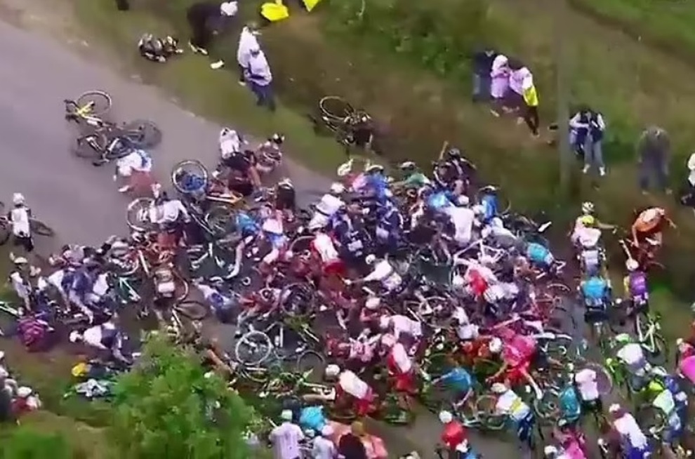Cổ động viên Tour de France bị phạt tù treo 4 tháng - 2 Cổ động viên Tour de France bị phạt tù treo 4 tháng - 2