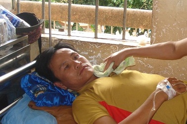 Ăn lòng uống tiết trăn lạ, 8 người nguy kịch nhập viện