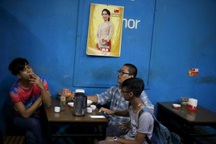 Mỹ dỡ bỏ lệnh cấm vận 6 tháng đối với Myanmar