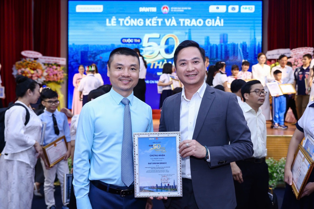 Hai thập kỷ nhớ mãi tiếng còi tàu đi vào thành phố mang tên Bác - 1