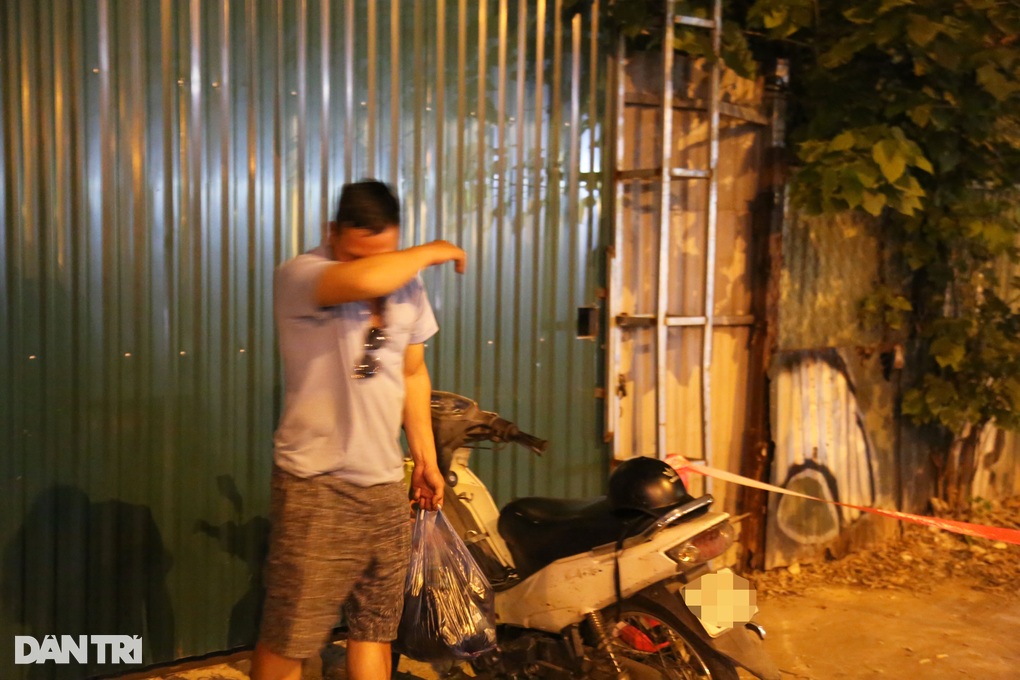 Nam thanh niên òa khóc khi bị CSGT xử lý vi phạm nồng độ cồn - 3 Nam thanh niên òa khóc khi bị CSGT xử lý vi phạm nồng độ cồn - 3