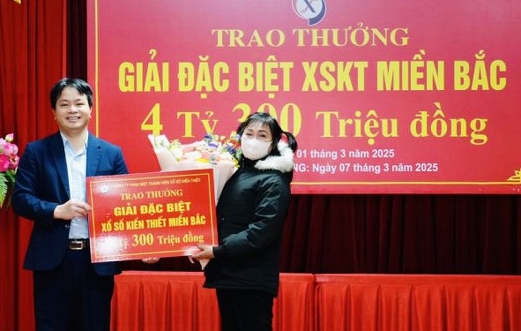 Người phụ nữ ở Vĩnh Phúc trúng thưởng xổ số 4,3 tỷ đồng - 1