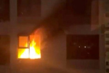 Cháy căn hộ chung cư ở TPHCM, nhiều người hốt hoảng tháo chạy