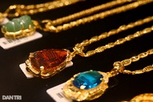 Vàng thủng mốc 2.000 USD trước làn sóng chốt lời