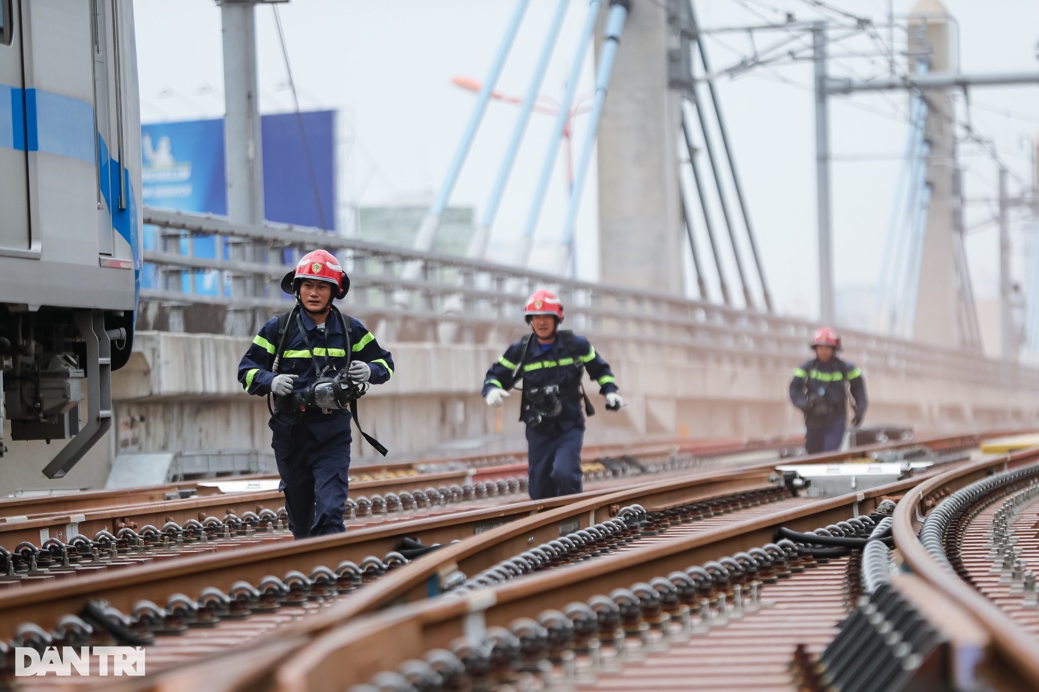 View - Khoảng 1.000 người diễn tập chữa cháy trên tàu metro Bến Thành - Suối Tiên | Báo Dân trí