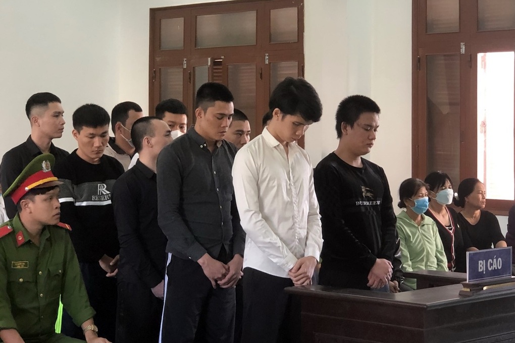 Lĩnh án chung thân vì mang kiếm đi đòi nợ hộ gây chết người - 1