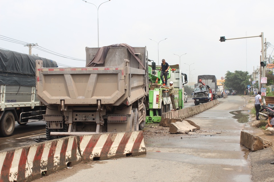 Xế hộp bị vò nát, biến dạng sau cú tông kinh hoàng - 3 Xế hộp bị vò nát, biến dạng sau cú tông kinh hoàng - 3