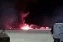 Video tiêm kích F-16 của Mỹ gặp nạn, cháy ngùn ngụt như “cầu lửa”