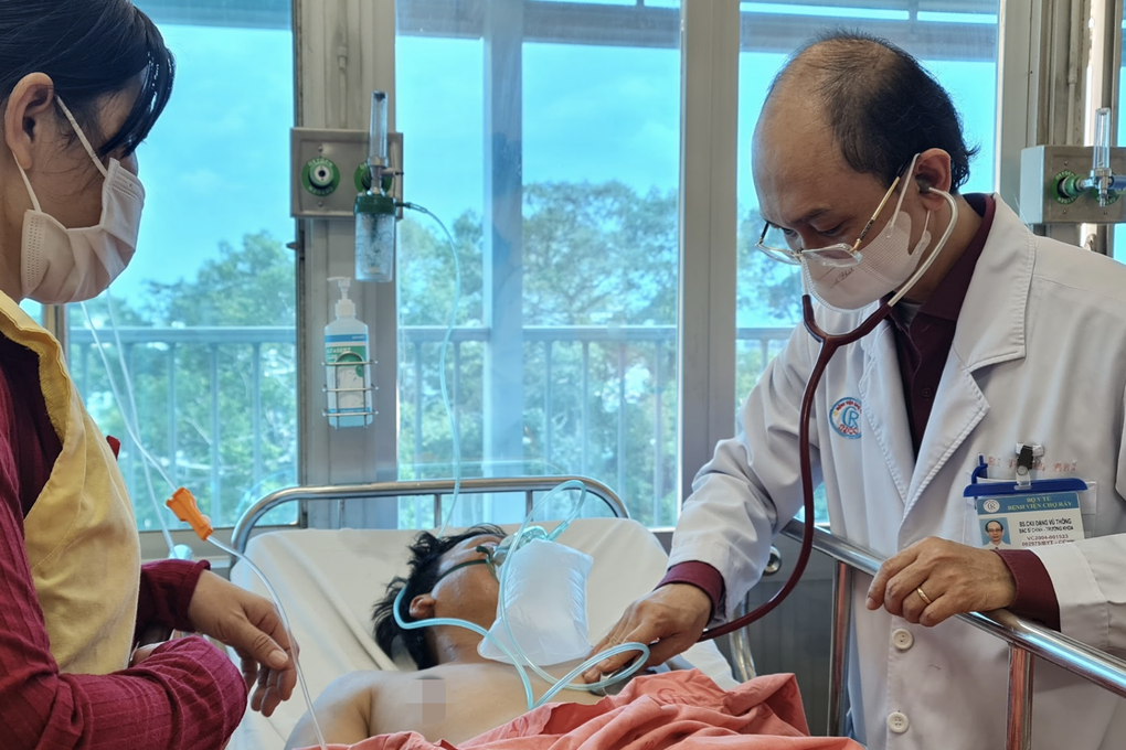 Vụ 5 công nhân thương vong vì mắc kẹt dưới cống: Một người suy hô hấp nặng - 3 Vụ 5 công nhân thương vong vì mắc kẹt dưới cống: Một người suy hô hấp nặng - 3