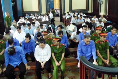 Cán bộ Hải quan giúp doanh nghiệp chiếm tiền hoàn thuế, chỉ… rút kinh nghiệm