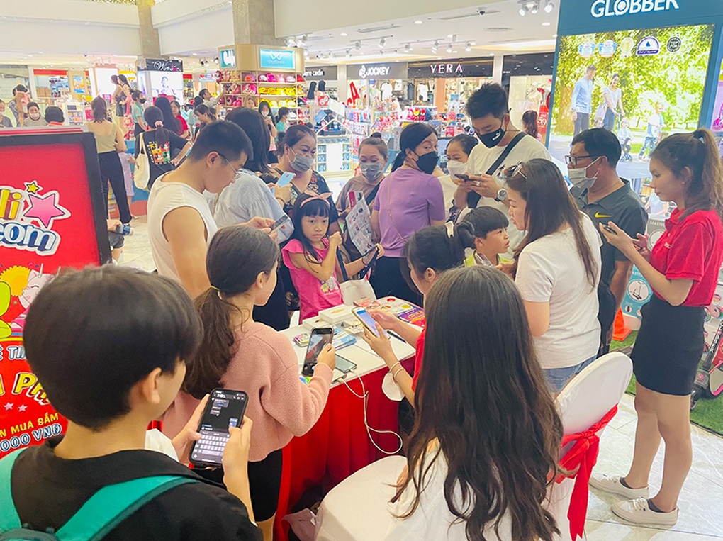 Không khí vui tươi gắn kết gia đình tại các trung tâm thương mại - 6