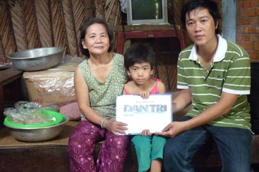 Hơn 12 triệu đồng đến với 2 trẻ mồ côi có nguy cơ bỏ học