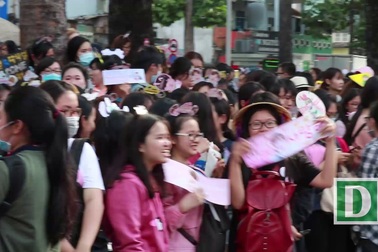 Khán giả cuồng nhiệt chào đón sao Hàn tại thảm đỏ Mama