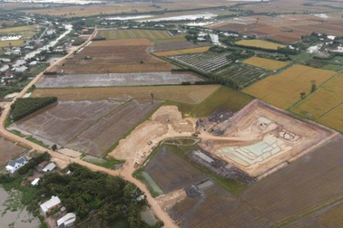 Ngang nhiên khai thác hàng ngàn m3 đất sau lưng UBND huyện