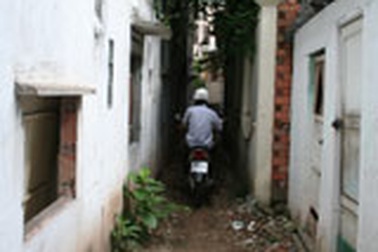 Hẻm nhỏ cần xe ba gác