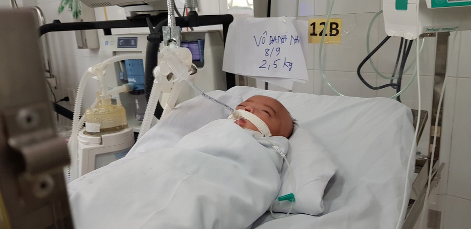 Bé trai bị bỏ rơi ở sân chùa: Người mẹ bật khóc khi được nhận lại con - 2 Bé trai bị bỏ rơi ở sân chùa: Người mẹ bật khóc khi được nhận lại con - 2