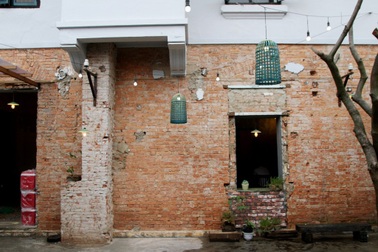 Nhà công sản kiến trúc Pháp 100 năm tuổi bị phá tường làm quán cà phê