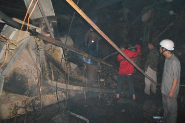 Cháy xưởng gỗ, hàng trăm công nhân hoảng loạn