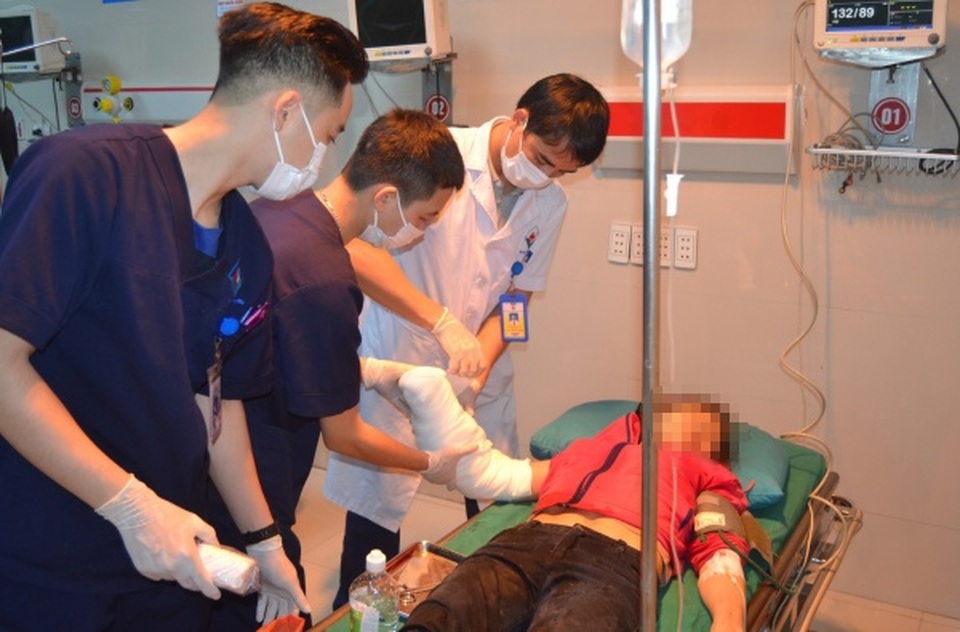 Bất cẩn khi lao động, người phụ nữ bị đứt lìa bàn tay phải - 1