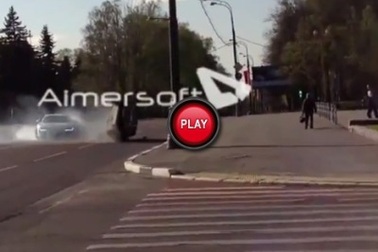 Cua ẩu, Audi R8 hất xe Lada lật ngửa 