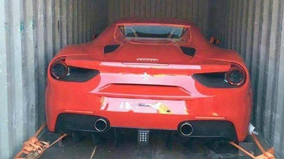 Siêu xe Ferrari bỏ quên tại cảng Hải Phòng, đấu giá khởi điểm 1,3 tỷ đồng - 1 Siêu xe Ferrari bỏ quên tại cảng Hải Phòng, đấu giá khởi điểm 1,3 tỷ đồng - 1
