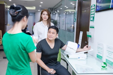 Vợ chồng diễn viên Minh Tiệp bất ngờ phát hiện cả “tá” bệnh khi đi khám sức khỏe