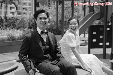 Lộ ảnh cưới lãng mạn của vợ chồng Công Phượng