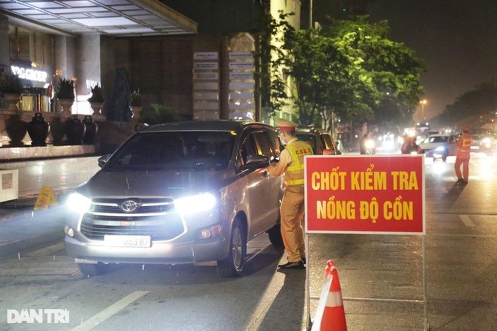 Không chịu thổi nồng độ cồn khi bị kiểm tra: Đừng hòng thoát án phạt! - 1 Không chịu thổi nồng độ cồn khi bị kiểm tra: Đừng hòng thoát án phạt! - 1