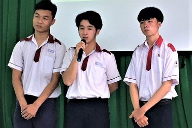 Học sinh trường huyện sáng tạo Robot hỗ trợ phòng dịch "3 trong một"