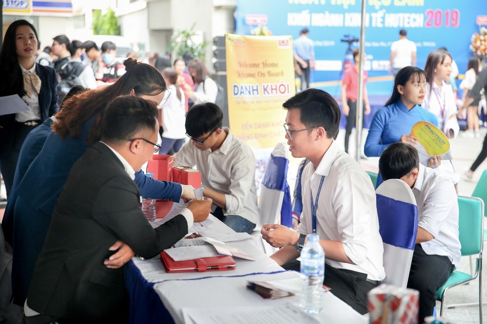 Trưởng thành từ Đại học - Doanh nghiệp, sinh viên chẳng lo “xin việc” khi ra trường - 3 Trưởng thành từ Đại học - Doanh nghiệp, sinh viên chẳng lo “xin việc” khi ra trường - 3