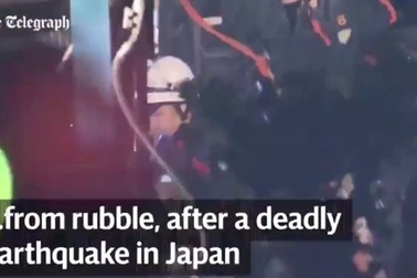 Khoảnh khắc bé 8 tháng tuổi được cứu sống trong vụ động đất ở Nhật Bản