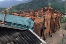 Hơn 50 nhà tốc mái, sơ tán hàng chục người dân ở Thanh Hóa