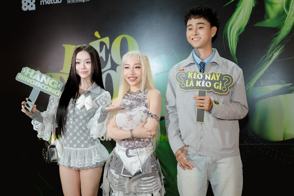 Hang BingBoong vzpomíná na telefonát s JustaTee po 10 letech, který ji dojal k slzám - 2. část Hằng BingBoong kể cuộc điện thoại sau 10 năm với JustaTee khiến cô bật khóc - 2