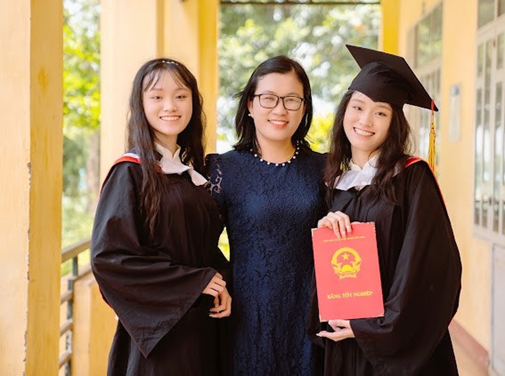 Không đi học thêm, chị em song sinh có điểm thi tốt nghiệp cao ngất ngưởng - 2 Không đi học thêm, chị em song sinh có điểm thi tốt nghiệp cao ngất ngưởng - 2