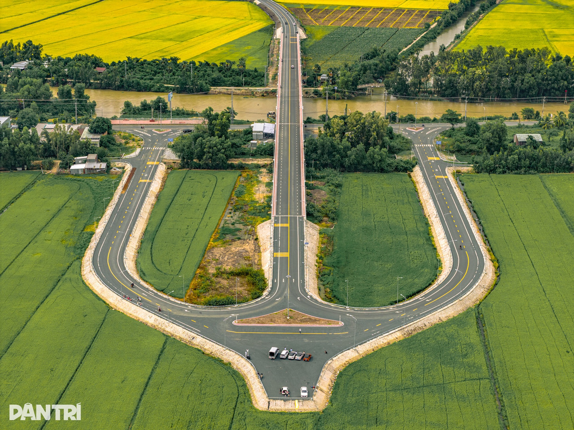 Đoạn đường hơn 4km ở miền Tây gây sốt mạng xã hội nhờ thiết kế ấn tượng - 2