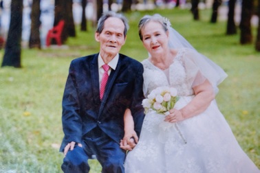 Gặp lần đầu khi vợ mới 5 tuổi, người đàn ông không ngờ có hôn nhân cổ tích