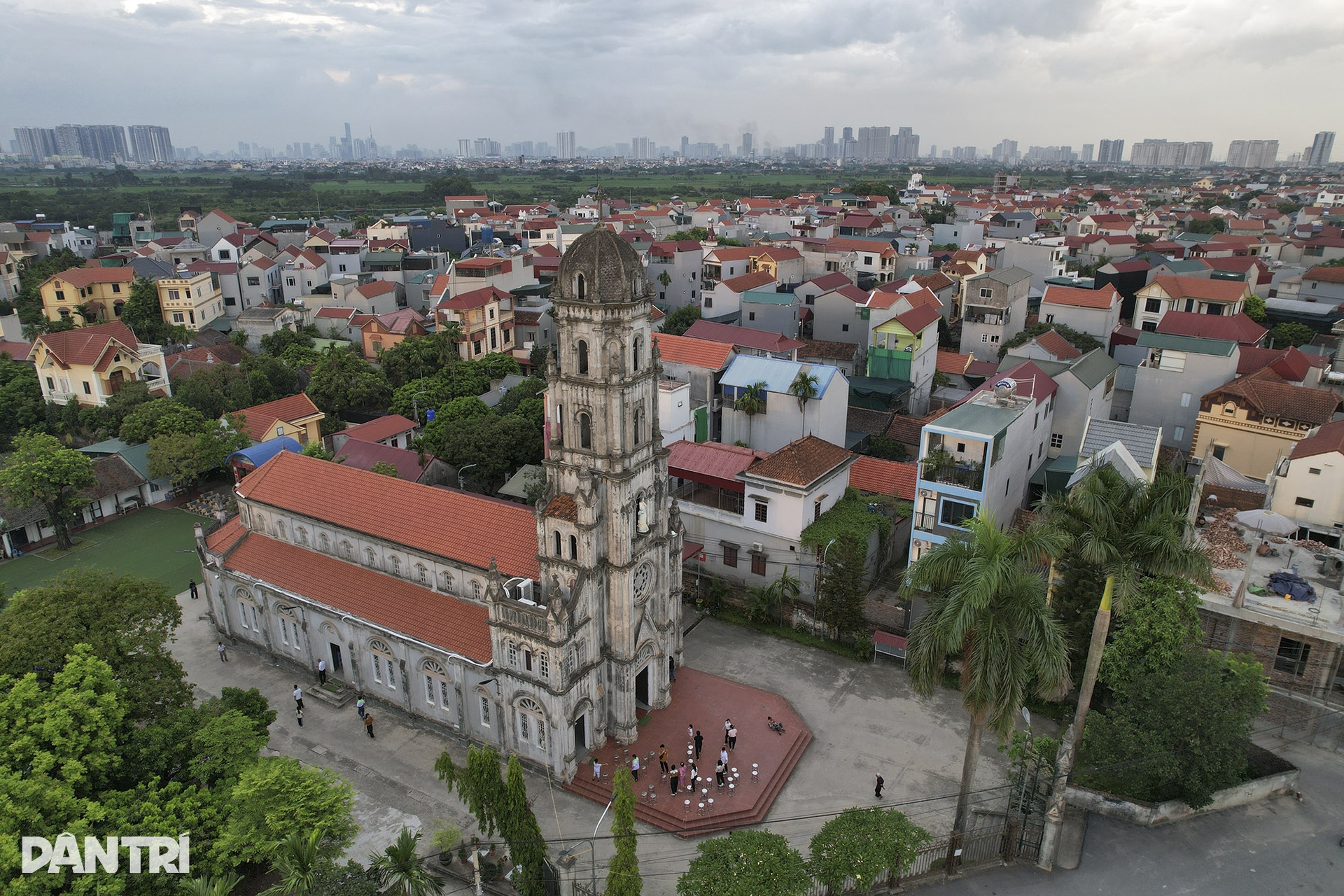 Không gian làng ngoại thành Hà Nội chật chội như trong phố - 9