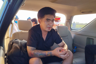 Nổ súng khống chế tài xế, cướp taxi trên cao tốc