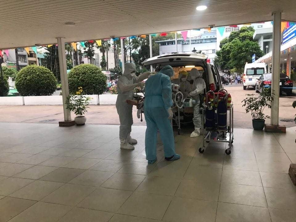 Đã chuyển phi công người Anh nhiễm Covid-19 sang Bệnh viện Chợ Rẫy - 3 Đã chuyển phi công người Anh nhiễm Covid-19 sang Bệnh viện Chợ Rẫy - 3