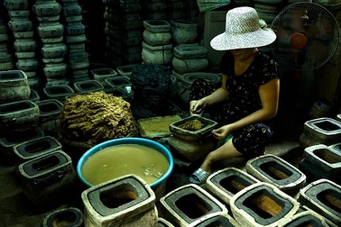 Cận cảnh đúc lư đồng tại làng nghề cuối cùng ở Sài Gòn