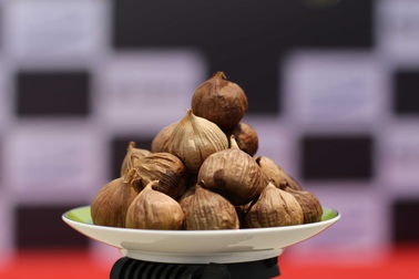 Chuyên gia dược phẩm: “Tỏi đen phòng bệnh rất tốt”