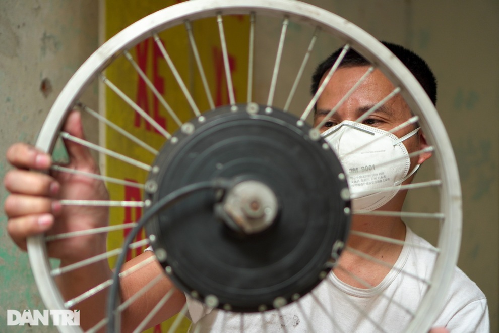 Thợ Hà Nội độ xe máy lai chạy điện với giá 5 triệu đồng - 5 Thợ Hà Nội độ xe máy lai chạy điện với giá 5 triệu đồng - 5