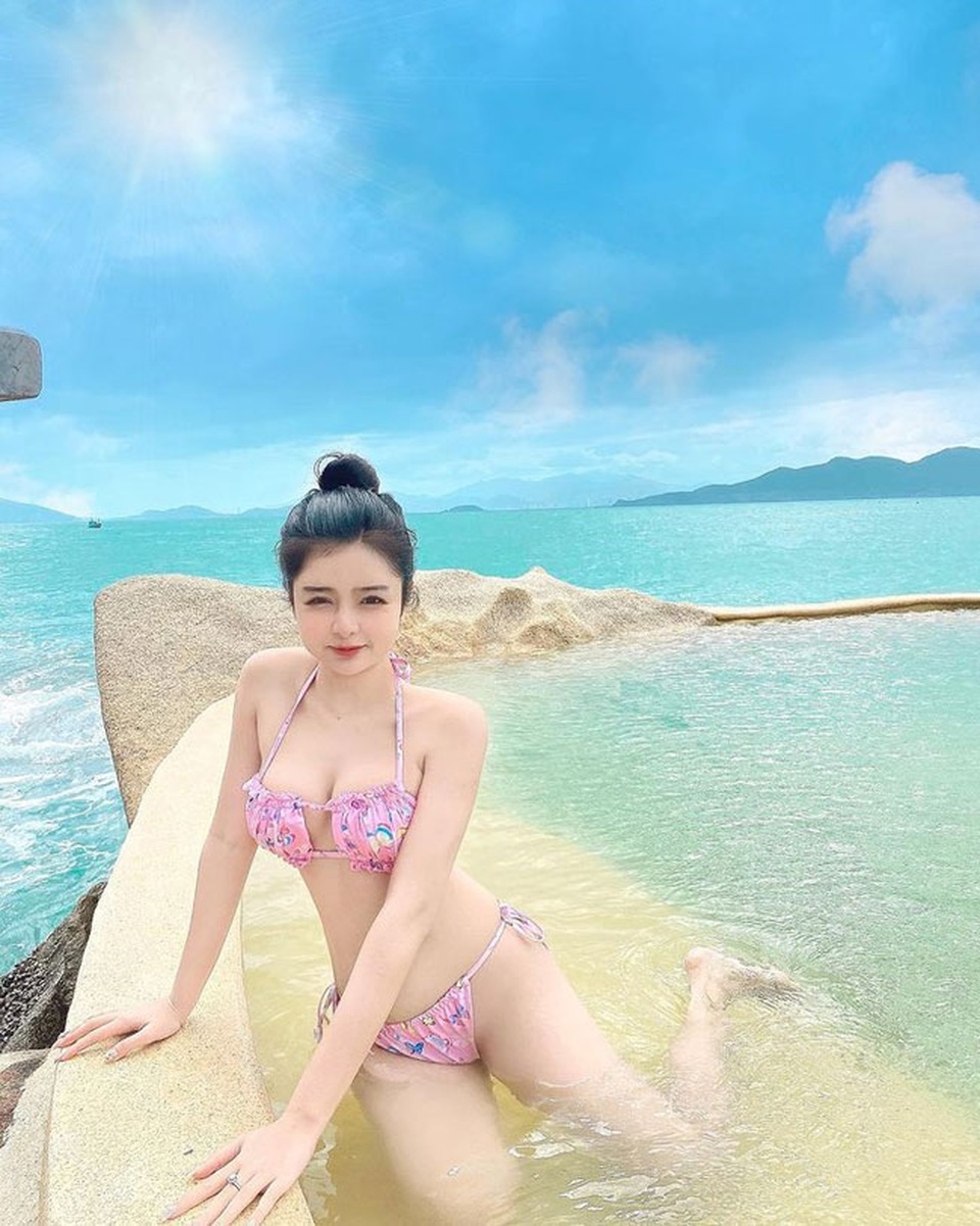 Cô gái Sài thành được ca ngợi xinh như búp bê đời thực - 3 Cô gái Sài thành được ca ngợi xinh như búp bê đời thực - 3