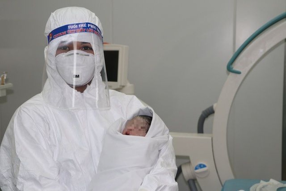 3 tuần thở máy, 9 lần lọc máu và nhật ký vượt cạn của sản phụ F0 - 5 3 tuần thở máy, 9 lần lọc máu và nhật ký vượt cạn của sản phụ F0 - 5