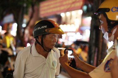 Kiểm tra vài trăm trường hợp chỉ phát hiện vài người vi phạm nồng độ cồn
